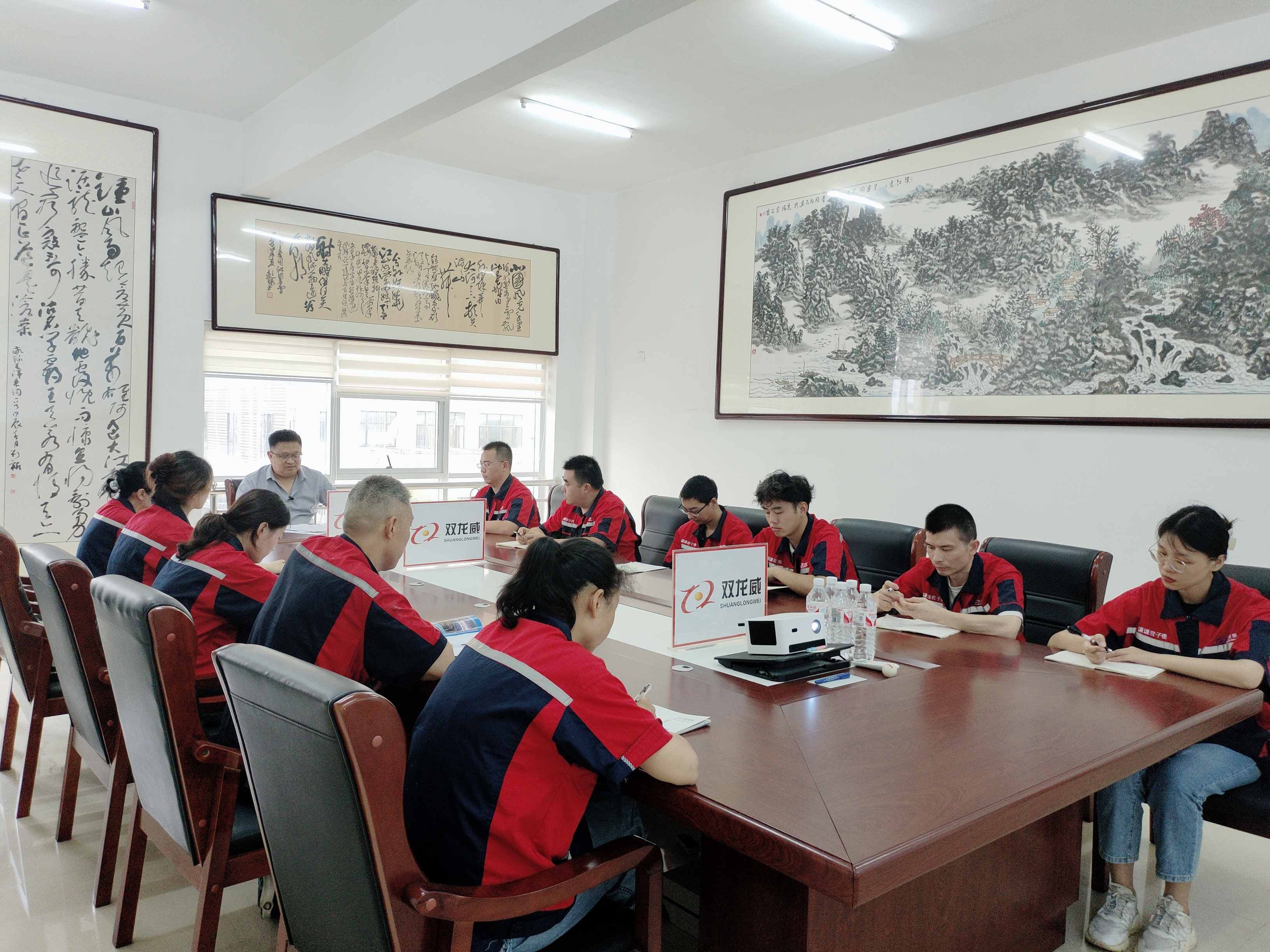 双龙威召开厨房厨师绩效考核会议