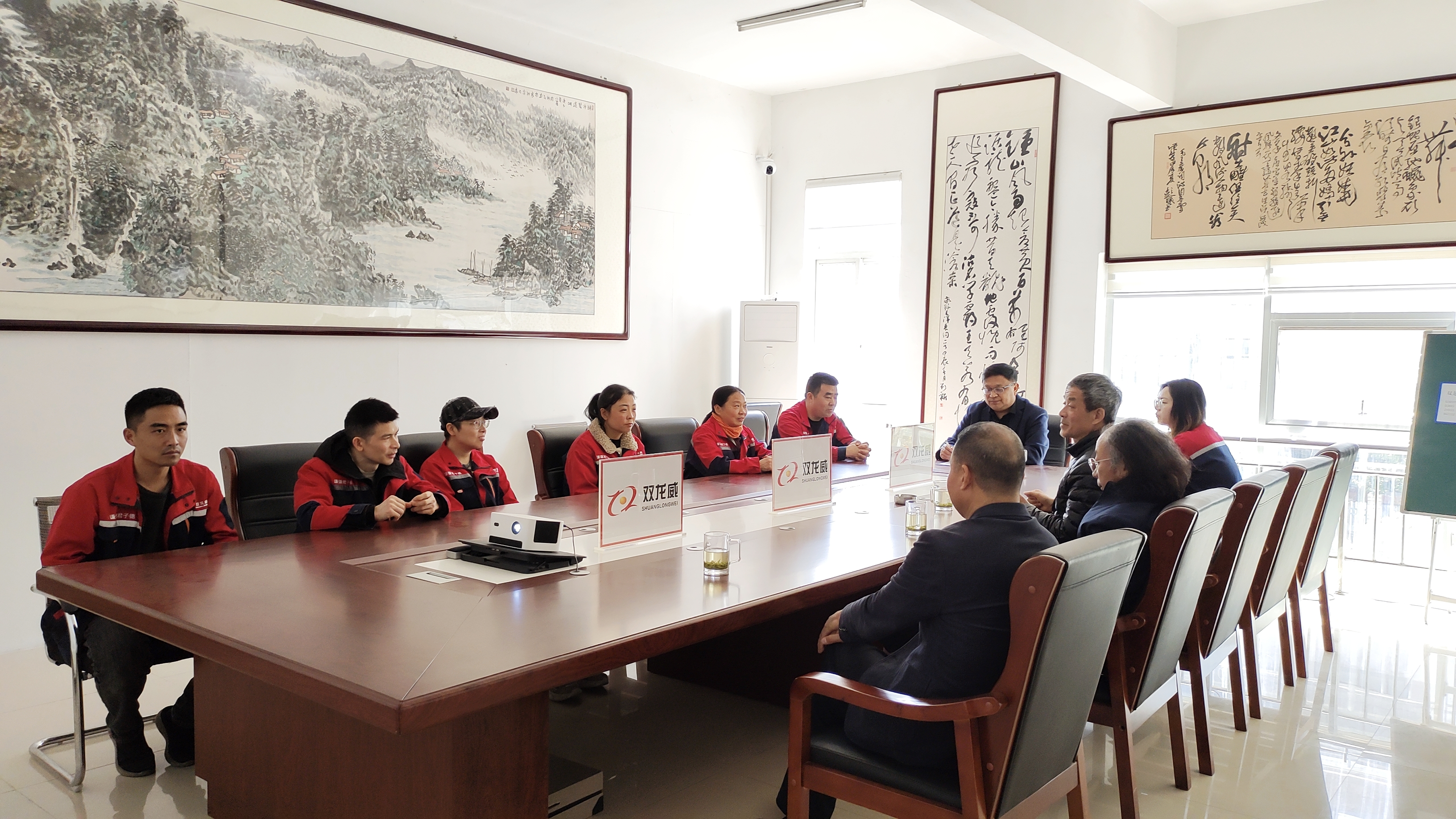 以艺术赋能，音乐走进双龙威——欢迎作曲家常开起先生、诗人作家王小平先生莅临双龙威公司！         襄阳双龙威机电科技有限公司     2025年03月22日 14:54 湖北